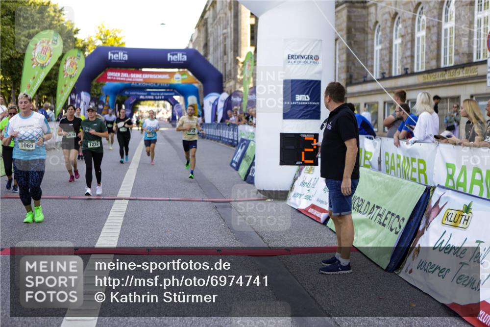 01.09.2024 - BARMER Alsterlauf Kathrin Stürmer Photography http://msf.ph/oto/6974741 01.09.2024 11:42:44 Ziel 1038, 1039, 1059, 1065, 1075, 1111, 1142, 1148, 1211, 1232, 2990 meine-sportfotos.de