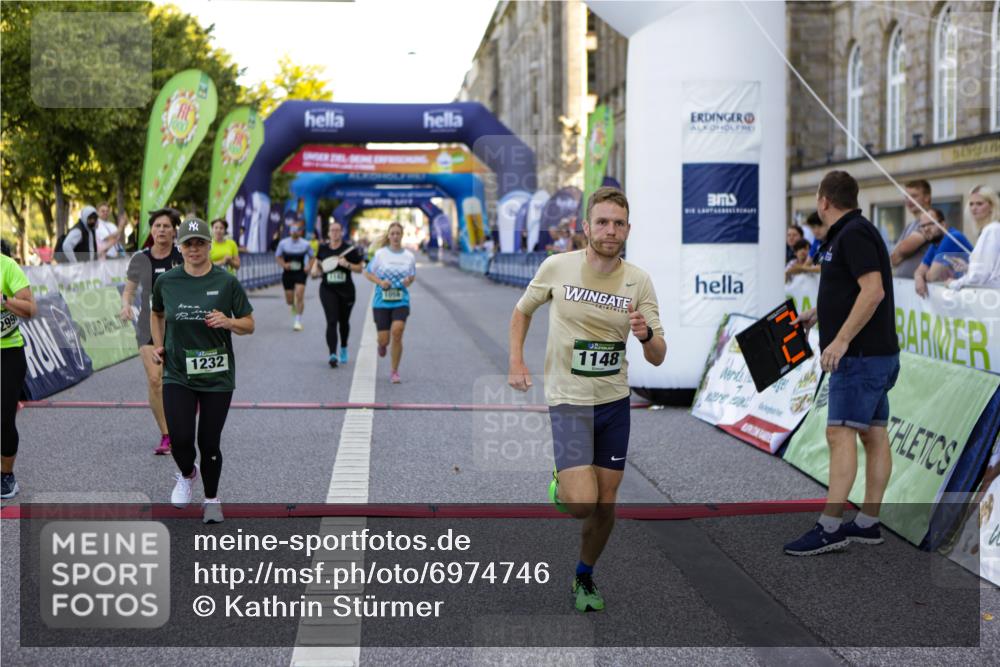 01.09.2024 - BARMER Alsterlauf Kathrin Stürmer Photography http://msf.ph/oto/6974746 01.09.2024 11:42:46 Ziel 1039, 1059, 1065, 1075, 1111, 1142, 1148, 1232, 2990 meine-sportfotos.de