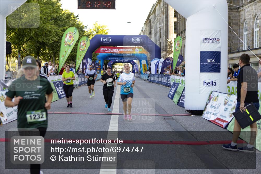 01.09.2024 - BARMER Alsterlauf Kathrin Stürmer Photography http://msf.ph/oto/6974747 01.09.2024 11:42:48 Ziel 1039, 1059, 1065, 1075, 1111, 1142, 1148, 1232, 2990 meine-sportfotos.de