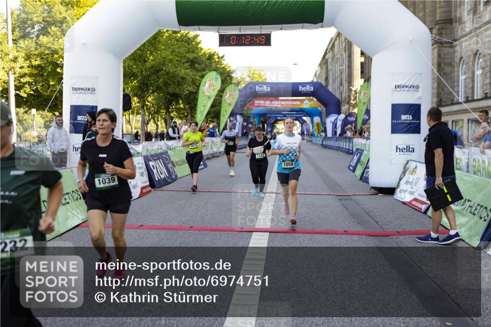 01.09.2024 - BARMER Alsterlauf Kathrin Stürmer Photography http://msf.ph/oto/6974751 01.09.2024 11:42:48 Ziel 1039, 1059, 1065, 1075, 1111, 1142, 1148, 1232, 2990 meine-sportfotos.de
