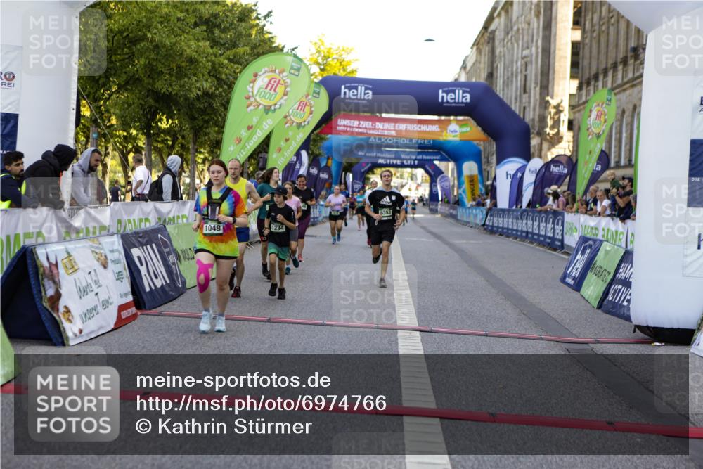 01.09.2024 - BARMER Alsterlauf Kathrin Stürmer Photography http://msf.ph/oto/6974766 01.09.2024 11:43:06 Ziel 1015, 1049, 1060, 1072, 1146, 1204, 1234, 1236, 1237, 8353 meine-sportfotos.de