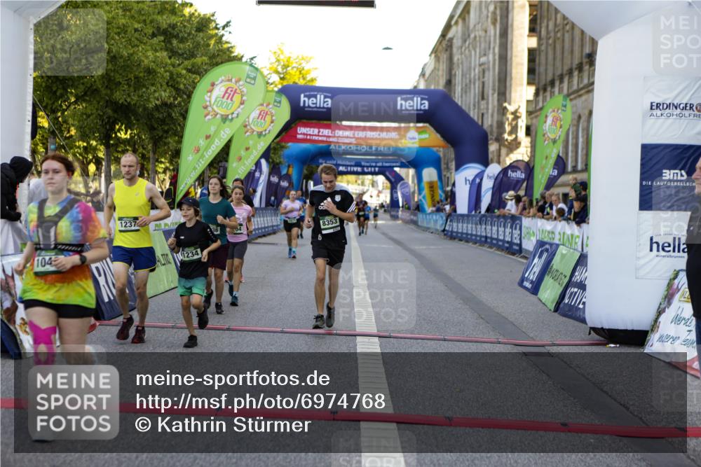 01.09.2024 - BARMER Alsterlauf Kathrin Stürmer Photography http://msf.ph/oto/6974768 01.09.2024 11:43:07 Ziel 1015, 1049, 1060, 1072, 1087, 1146, 1204, 1234, 1236, 1237, 8353 meine-sportfotos.de