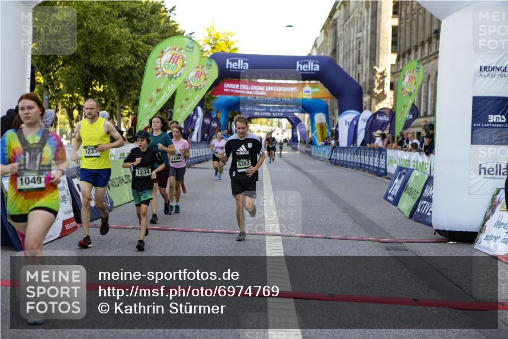 01.09.2024 - BARMER Alsterlauf Kathrin Stürmer Photography http://msf.ph/oto/6974769 01.09.2024 11:43:07 Ziel 1015, 1049, 1060, 1072, 1087, 1146, 1204, 1234, 1236, 1237, 8353 meine-sportfotos.de
