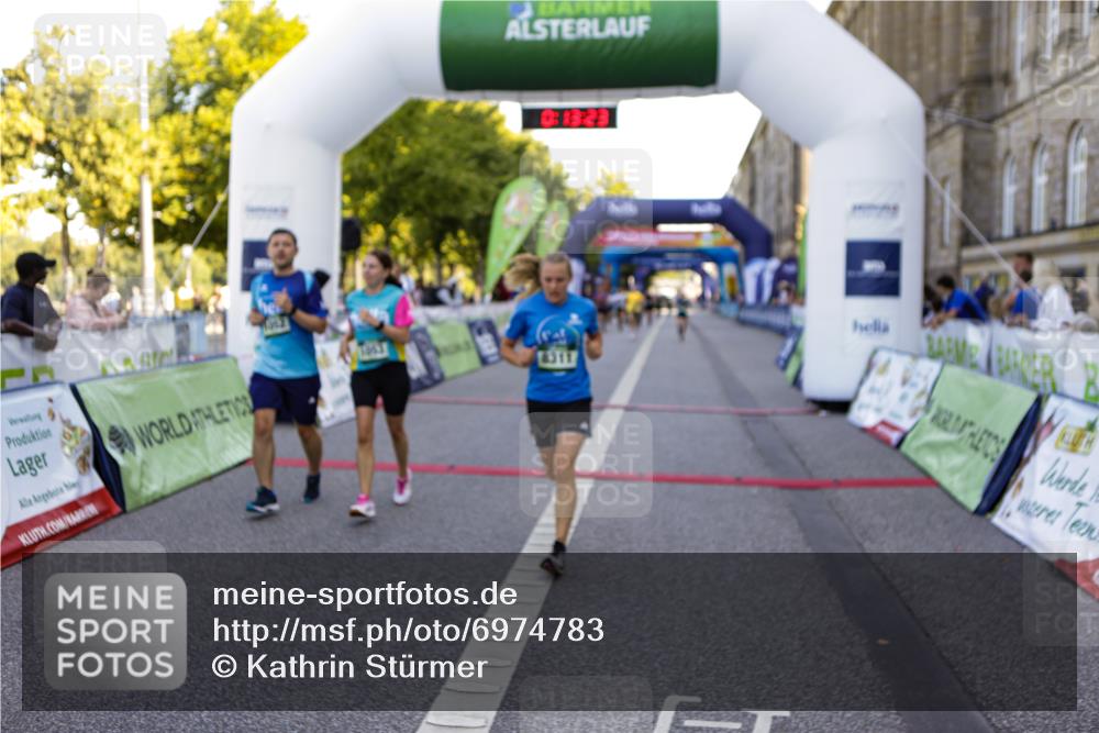 01.09.2024 - BARMER Alsterlauf Kathrin Stürmer Photography http://msf.ph/oto/6974783 01.09.2024 11:43:22 Ziel 1031, 1052, 1053, 1087, 1103, 1113, 1114, 8300, 8311 meine-sportfotos.de