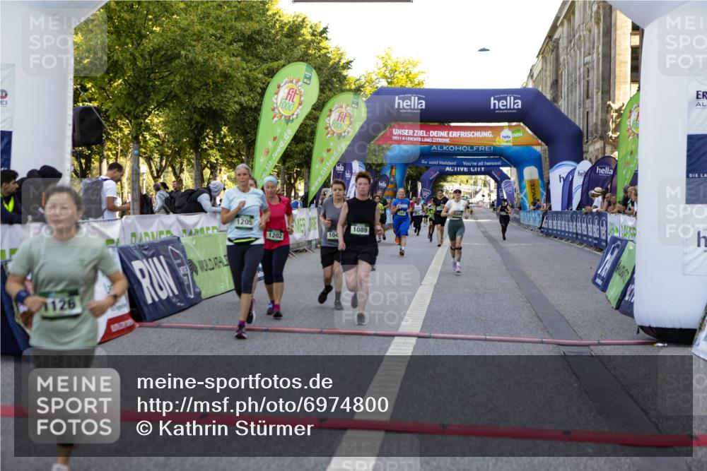 01.09.2024 - BARMER Alsterlauf Kathrin Stürmer Photography http://msf.ph/oto/6974800 01.09.2024 11:43:37 Ziel 1031, 1045, 1048, 1068, 1089, 1099, 1126, 1160, 1173, 1200, 1202, 1205, 1209, 1243 meine-sportfotos.de