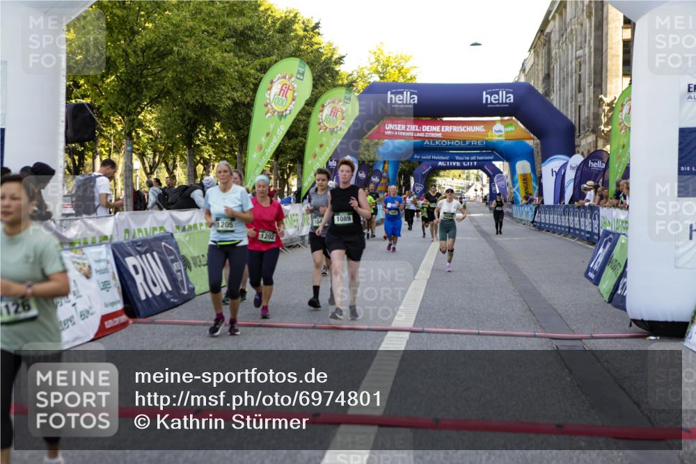 01.09.2024 - BARMER Alsterlauf Kathrin Stürmer Photography http://msf.ph/oto/6974801 01.09.2024 11:43:37 Ziel 1031, 1045, 1048, 1068, 1089, 1099, 1126, 1160, 1173, 1200, 1202, 1205, 1209, 1243 meine-sportfotos.de