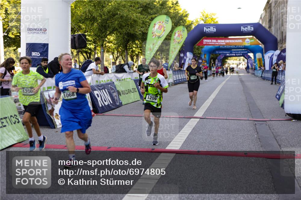 01.09.2024 - BARMER Alsterlauf Kathrin Stürmer Photography http://msf.ph/oto/6974805 01.09.2024 11:43:46 Ziel 1029, 1048, 1068, 1099, 1108, 1180, 1197, 1200, 1209 meine-sportfotos.de