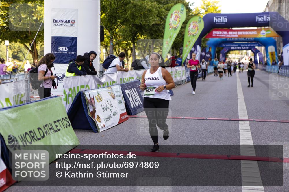 01.09.2024 - BARMER Alsterlauf Kathrin Stürmer Photography http://msf.ph/oto/6974809 01.09.2024 11:43:54 Ziel 1029, 1044, 2820 meine-sportfotos.de