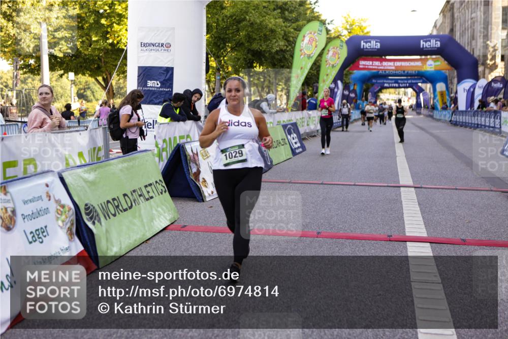 01.09.2024 - BARMER Alsterlauf Kathrin Stürmer Photography http://msf.ph/oto/6974814 01.09.2024 11:43:55 Ziel 1029, 1044, 2820 meine-sportfotos.de