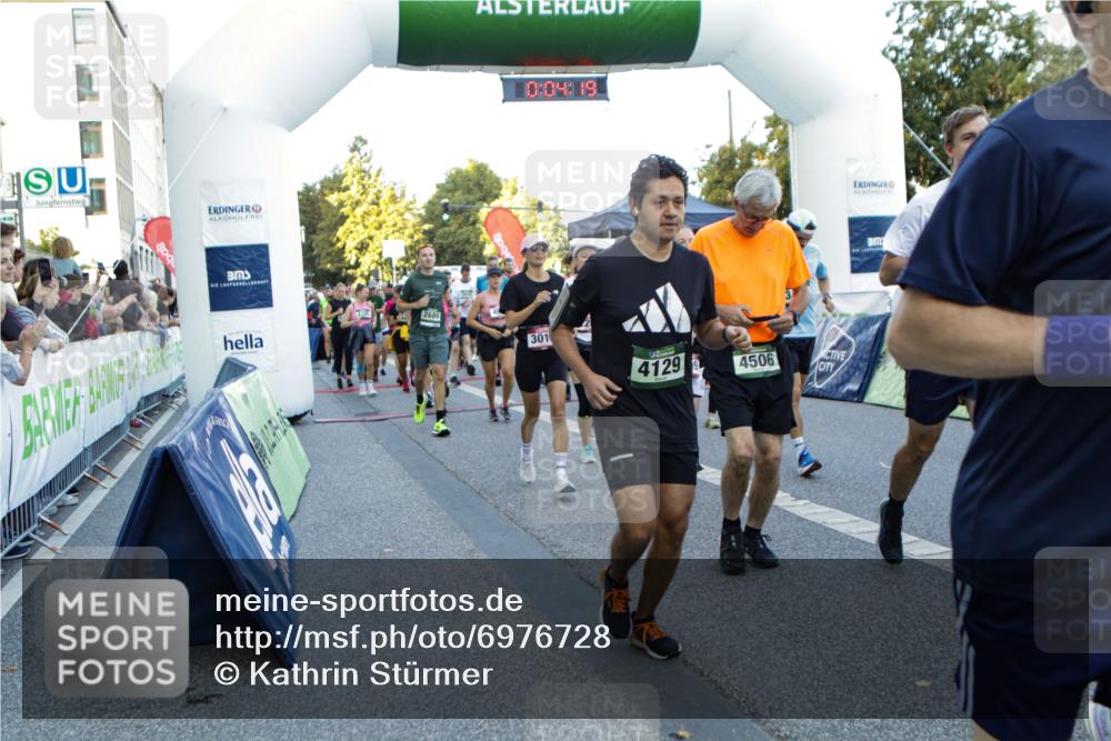 01.09.2024 - BARMER Alsterlauf Kathrin Stürmer Photography http://msf.ph/oto/6976728 01.09.2024 09:13:27 Ziel  meine-sportfotos.de