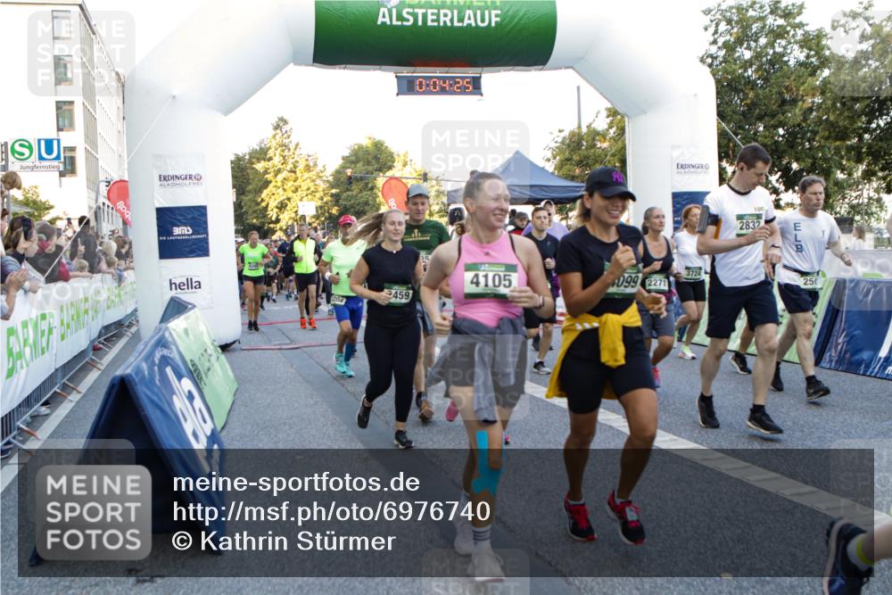 01.09.2024 - BARMER Alsterlauf Kathrin Stürmer Photography http://msf.ph/oto/6976740 01.09.2024 09:13:32 Ziel  meine-sportfotos.de