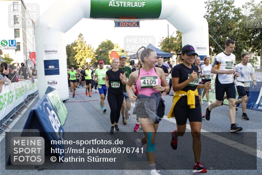 01.09.2024 - BARMER Alsterlauf Kathrin Stürmer Photography http://msf.ph/oto/6976741 01.09.2024 09:13:32 Ziel  meine-sportfotos.de