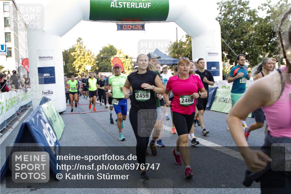 01.09.2024 - BARMER Alsterlauf Kathrin Stürmer Photography http://msf.ph/oto/6976747 01.09.2024 09:13:33 Ziel  meine-sportfotos.de