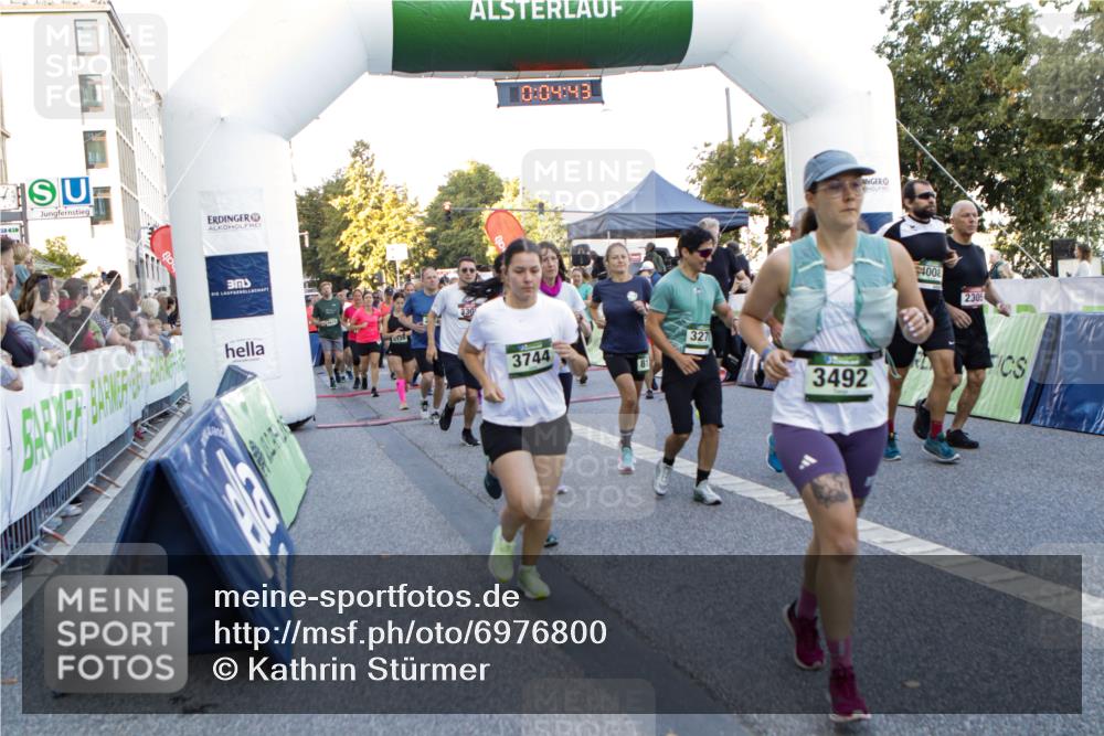 01.09.2024 - BARMER Alsterlauf Kathrin Stürmer Photography http://msf.ph/oto/6976800 01.09.2024 09:13:50 Ziel  meine-sportfotos.de