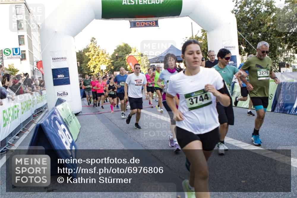 01.09.2024 - BARMER Alsterlauf Kathrin Stürmer Photography http://msf.ph/oto/6976806 01.09.2024 09:13:51 Ziel  meine-sportfotos.de