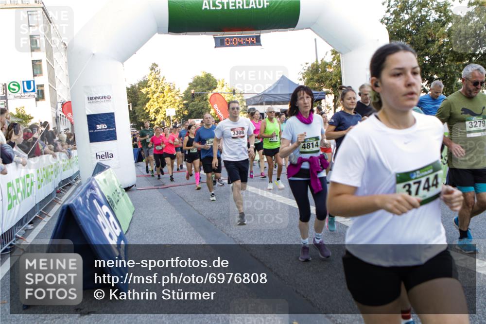 01.09.2024 - BARMER Alsterlauf Kathrin Stürmer Photography http://msf.ph/oto/6976808 01.09.2024 09:13:51 Ziel  meine-sportfotos.de