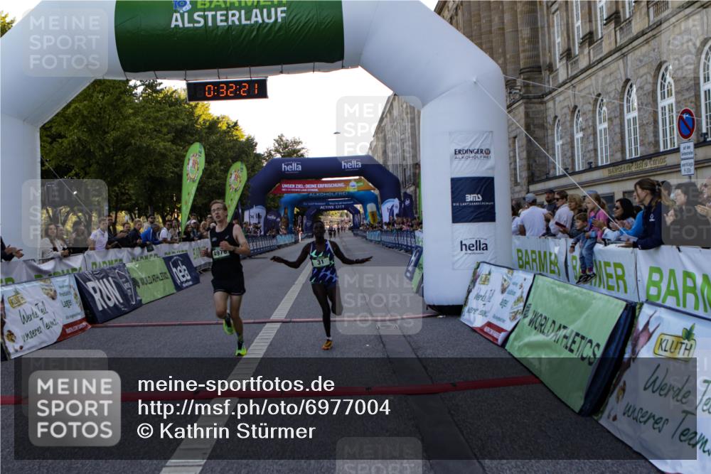 01.09.2024 - BARMER Alsterlauf Kathrin Stürmer Photography http://msf.ph/oto/6977004 01.09.2024 09:32:20 Ziel 15, 31, 4976 meine-sportfotos.de