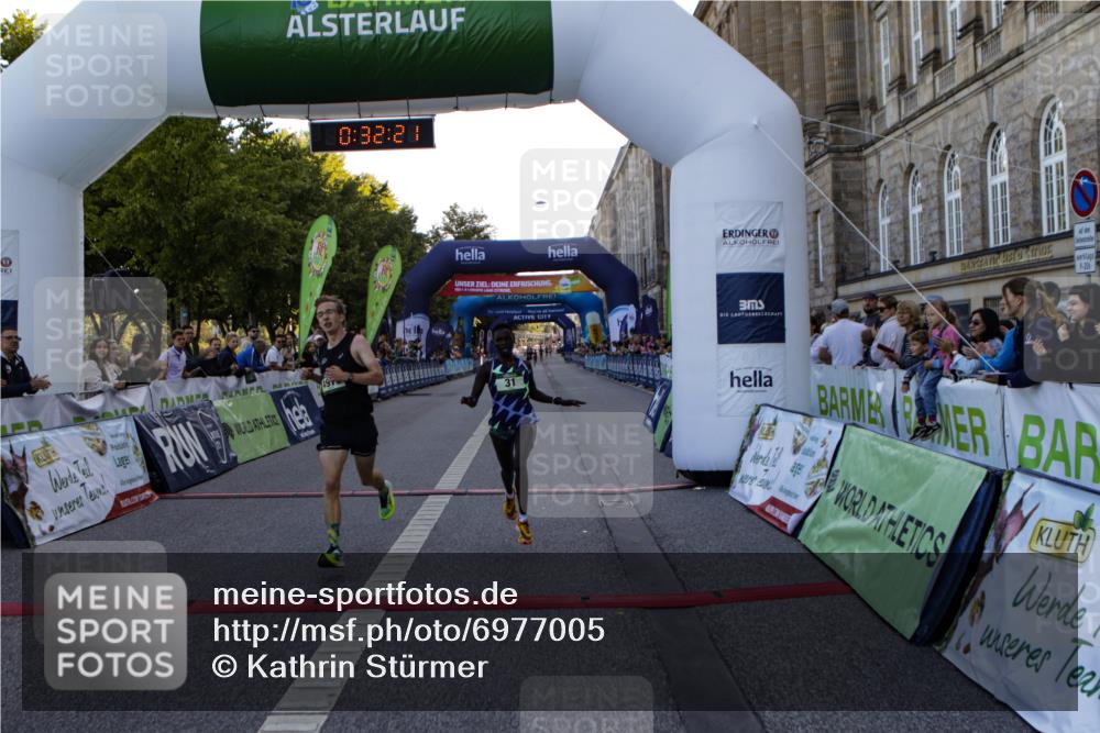 01.09.2024 - BARMER Alsterlauf Kathrin Stürmer Photography http://msf.ph/oto/6977005 01.09.2024 09:32:20 Ziel 15, 31, 4976 meine-sportfotos.de