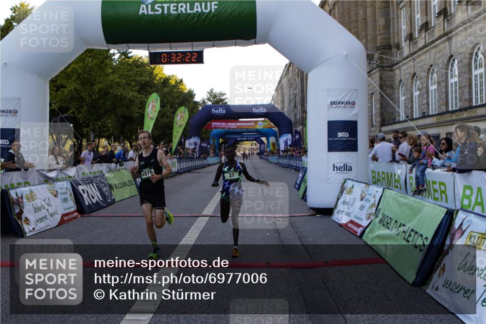01.09.2024 - BARMER Alsterlauf Kathrin Stürmer Photography http://msf.ph/oto/6977006 01.09.2024 09:32:20 Ziel 15, 31, 4976 meine-sportfotos.de