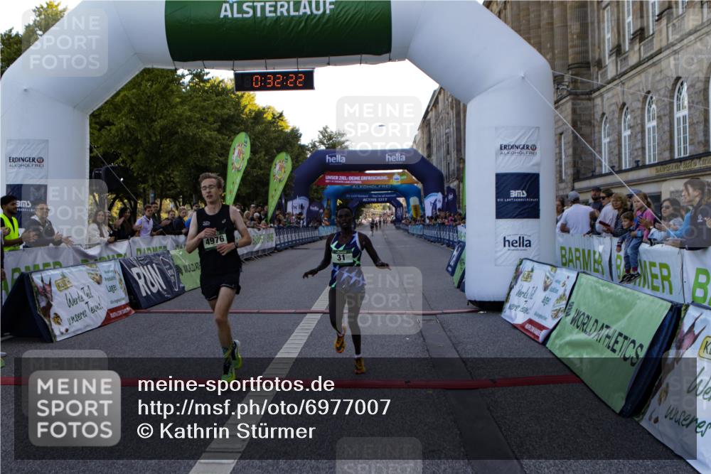 01.09.2024 - BARMER Alsterlauf Kathrin Stürmer Photography http://msf.ph/oto/6977007 01.09.2024 09:32:20 Ziel 15, 31, 4976 meine-sportfotos.de