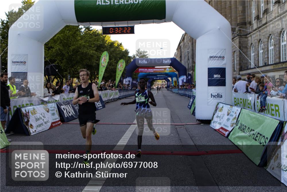 01.09.2024 - BARMER Alsterlauf Kathrin Stürmer Photography http://msf.ph/oto/6977008 01.09.2024 09:32:20 Ziel 15, 31, 4976 meine-sportfotos.de