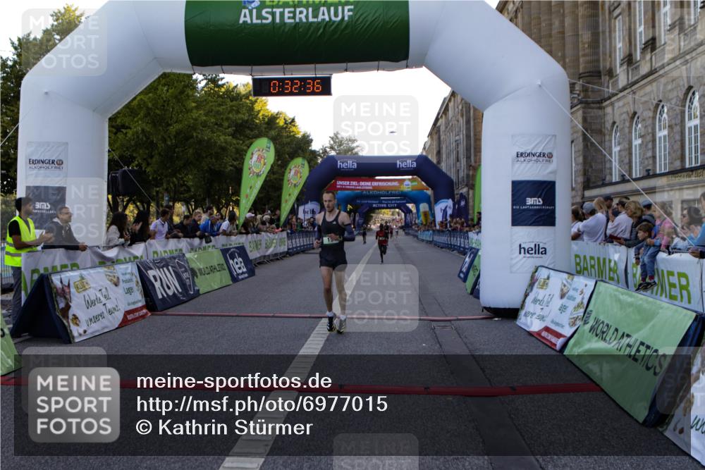 01.09.2024 - BARMER Alsterlauf Kathrin Stürmer Photography http://msf.ph/oto/6977015 01.09.2024 09:32:35 Ziel 9, 15, 17, 33, 5048 meine-sportfotos.de