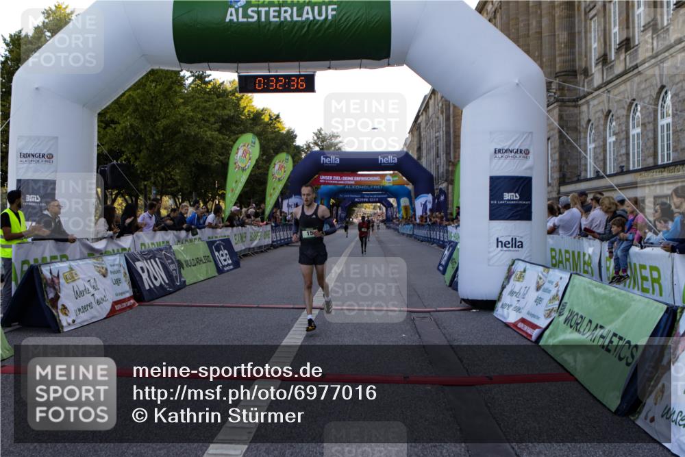 01.09.2024 - BARMER Alsterlauf Kathrin Stürmer Photography http://msf.ph/oto/6977016 01.09.2024 09:32:35 Ziel 9, 15, 17, 33, 5048 meine-sportfotos.de
