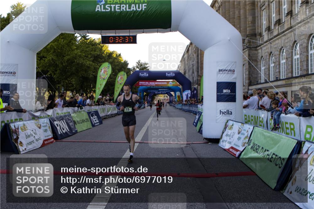 01.09.2024 - BARMER Alsterlauf Kathrin Stürmer Photography http://msf.ph/oto/6977019 01.09.2024 09:32:35 Ziel 9, 15, 17, 33, 5048 meine-sportfotos.de