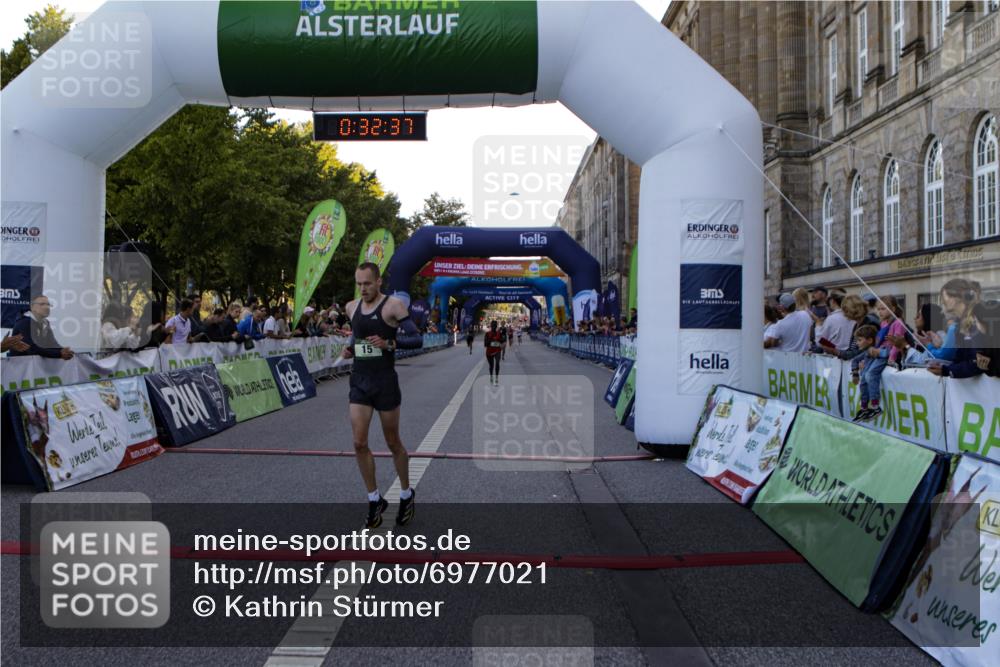 01.09.2024 - BARMER Alsterlauf Kathrin Stürmer Photography http://msf.ph/oto/6977021 01.09.2024 09:32:35 Ziel 9, 15, 17, 33, 5048 meine-sportfotos.de