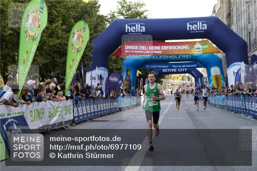 01.09.2024 - BARMER Alsterlauf Kathrin Stürmer Photography http://msf.ph/oto/6977109 01.09.2024 09:37:01 Ziel 36, 4754, 4885, 5269, 5270 meine-sportfotos.de