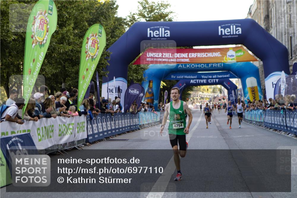 01.09.2024 - BARMER Alsterlauf Kathrin Stürmer Photography http://msf.ph/oto/6977110 01.09.2024 09:37:01 Ziel 36, 4754, 4885, 5269, 5270 meine-sportfotos.de