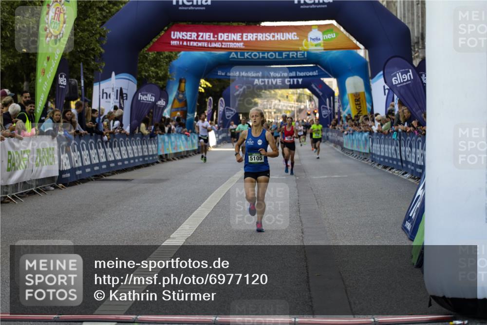 01.09.2024 - BARMER Alsterlauf Kathrin Stürmer Photography http://msf.ph/oto/6977120 01.09.2024 09:38:52 Ziel 3398, 3793, 4034, 4098, 4229, 4525, 5017, 5044, 5105 meine-sportfotos.de