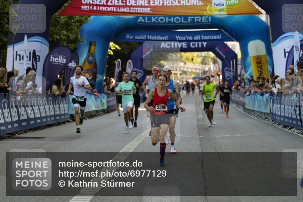 01.09.2024 - BARMER Alsterlauf Kathrin Stürmer Photography http://msf.ph/oto/6977129 01.09.2024 09:38:56 Ziel 3286, 3398, 3585, 3701, 3793, 4034, 4098, 4229, 4525, 4849, 4955, 5017, 5044, 5105, 8380 meine-sportfotos.de