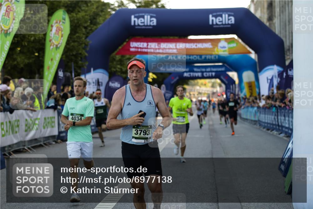 01.09.2024 - BARMER Alsterlauf Kathrin Stürmer Photography http://msf.ph/oto/6977138 01.09.2024 09:39:02 Ziel 3286, 3398, 3585, 3604, 3701, 3793, 4034, 4098, 4229, 4420, 4525, 4849, 4955, 5017, 5044, 8329, 8331, 8360, 8380 meine-sportfotos.de