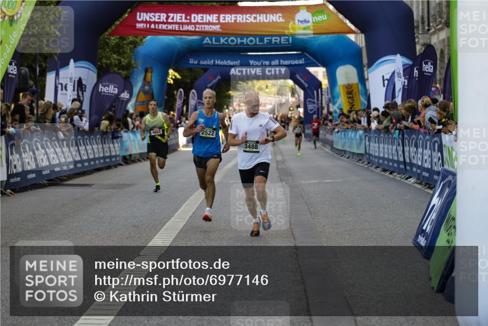 01.09.2024 - BARMER Alsterlauf Kathrin Stürmer Photography http://msf.ph/oto/6977146 01.09.2024 09:39:19 Ziel 2522, 3488, 3921, 3973, 4580, 4652 meine-sportfotos.de