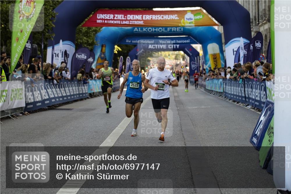01.09.2024 - BARMER Alsterlauf Kathrin Stürmer Photography http://msf.ph/oto/6977147 01.09.2024 09:39:19 Ziel 2522, 3488, 3921, 3973, 4580, 4652 meine-sportfotos.de