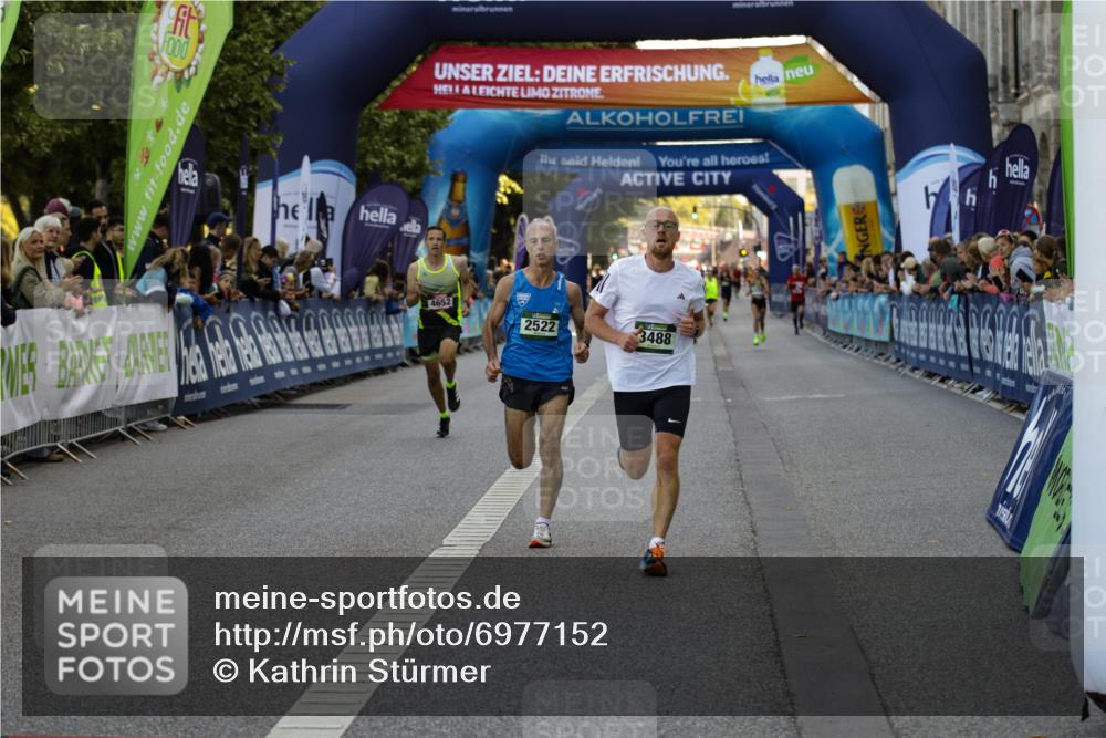 01.09.2024 - BARMER Alsterlauf Kathrin Stürmer Photography http://msf.ph/oto/6977152 01.09.2024 09:39:20 Ziel 2522, 3488, 3921, 3973, 4580, 4652 meine-sportfotos.de