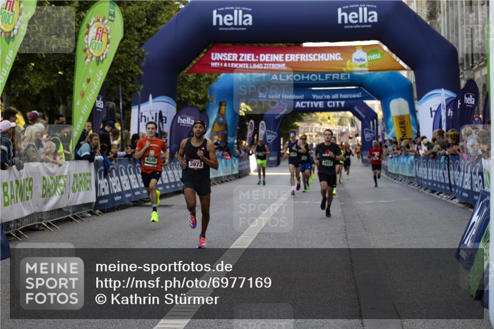 01.09.2024 - BARMER Alsterlauf Kathrin Stürmer Photography http://msf.ph/oto/6977169 01.09.2024 09:39:27 Ziel 2262, 3827, 3921, 3973, 4283, 4388, 4574, 4580, 4652, 5045, 8196 meine-sportfotos.de