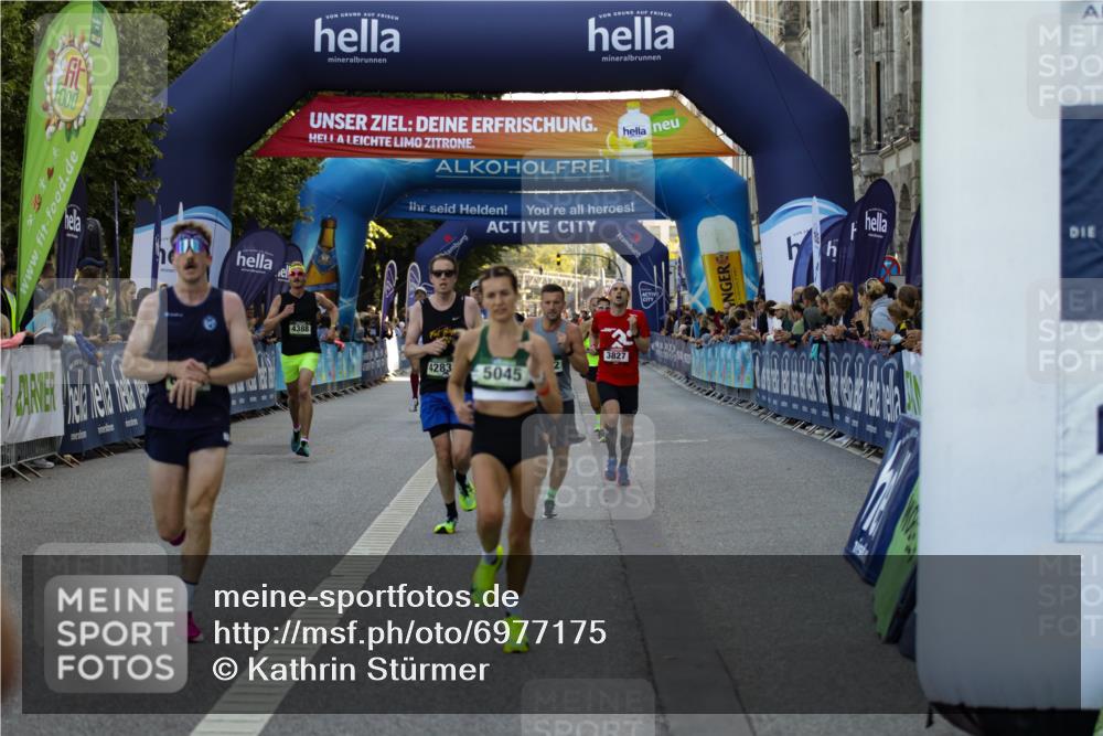 01.09.2024 - BARMER Alsterlauf Kathrin Stürmer Photography http://msf.ph/oto/6977175 01.09.2024 09:39:33 Ziel 1101, 2151, 2262, 3827, 3921, 4283, 4388, 4574, 4837, 5045, 8196, 8385 meine-sportfotos.de