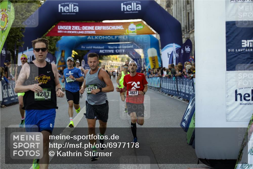 01.09.2024 - BARMER Alsterlauf Kathrin Stürmer Photography http://msf.ph/oto/6977178 01.09.2024 09:39:36 Ziel 1101, 2151, 2262, 3827, 4283, 4388, 4574, 4837, 5045, 8196, 8385 meine-sportfotos.de