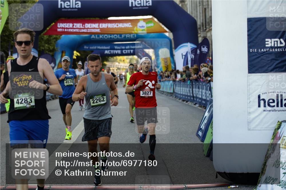 01.09.2024 - BARMER Alsterlauf Kathrin Stürmer Photography http://msf.ph/oto/6977180 01.09.2024 09:39:36 Ziel 1101, 2151, 2262, 3827, 4283, 4388, 4574, 4837, 5045, 8196, 8385 meine-sportfotos.de