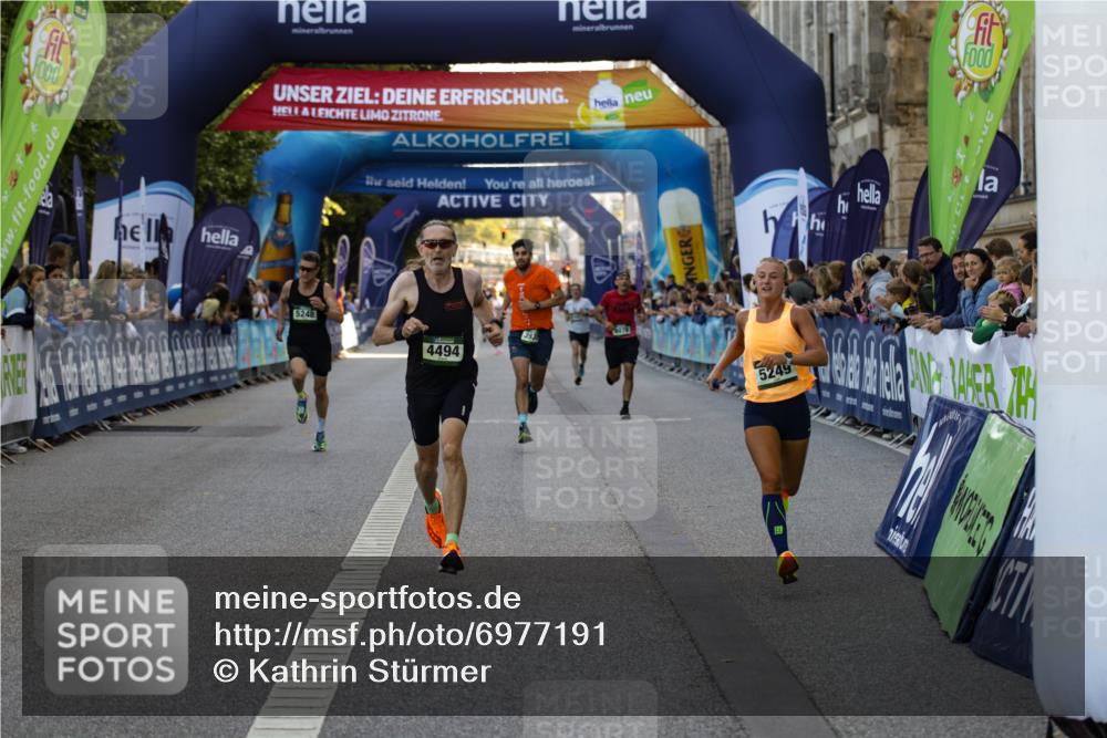 01.09.2024 - BARMER Alsterlauf Kathrin Stürmer Photography http://msf.ph/oto/6977191 01.09.2024 09:39:51 Ziel 3935, 4494, 5248, 5249, 8079, 8182 meine-sportfotos.de