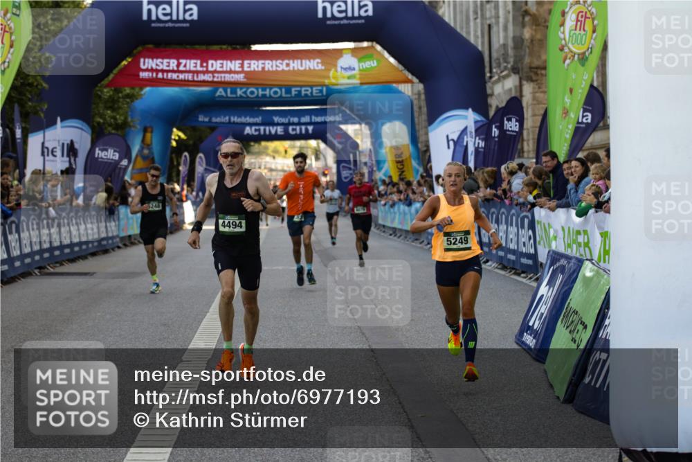 01.09.2024 - BARMER Alsterlauf Kathrin Stürmer Photography http://msf.ph/oto/6977193 01.09.2024 09:39:52 Ziel 3935, 4494, 5248, 5249, 8079, 8182 meine-sportfotos.de