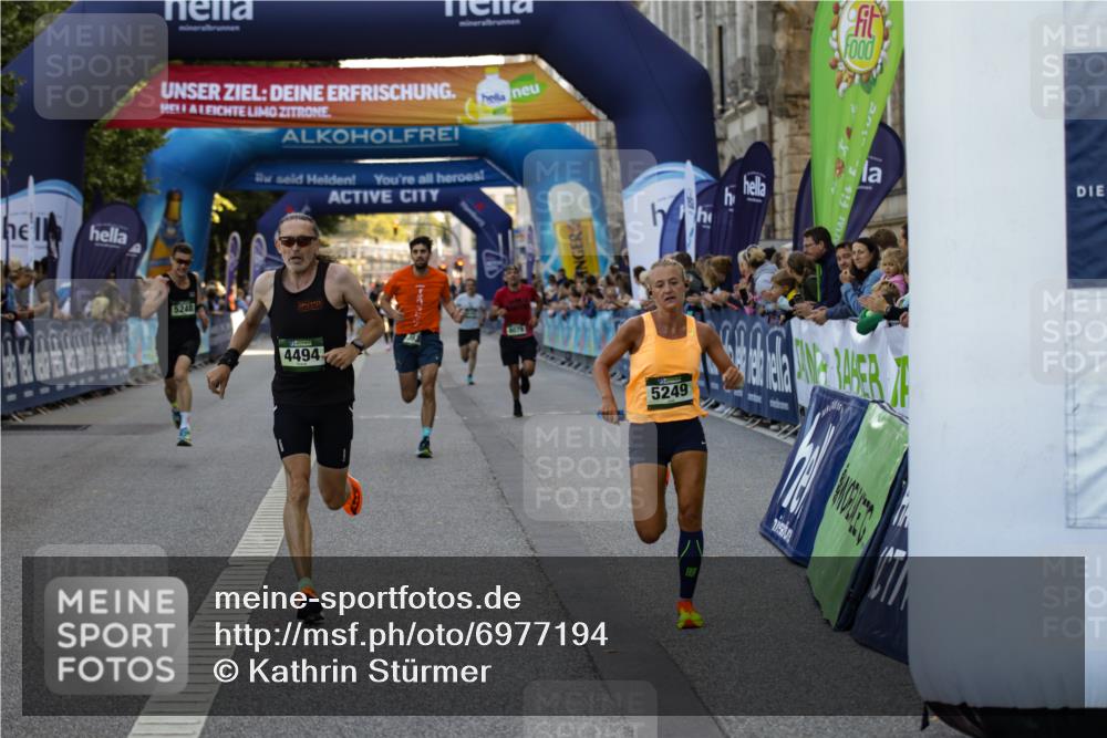 01.09.2024 - BARMER Alsterlauf Kathrin Stürmer Photography http://msf.ph/oto/6977194 01.09.2024 09:39:52 Ziel 3935, 4494, 5248, 5249, 8079, 8182 meine-sportfotos.de