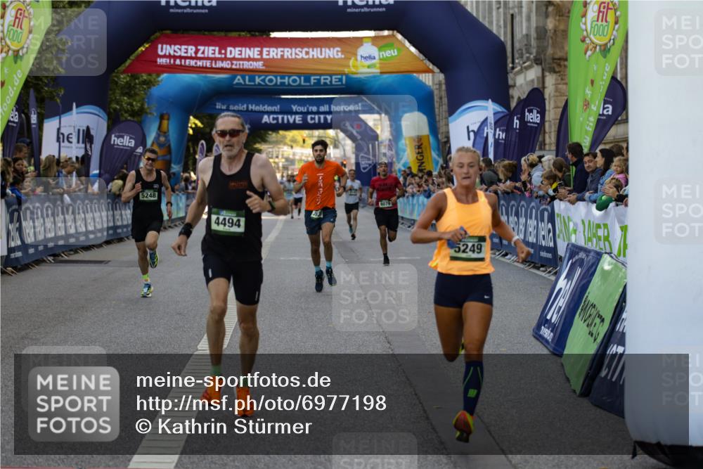 01.09.2024 - BARMER Alsterlauf Kathrin Stürmer Photography http://msf.ph/oto/6977198 01.09.2024 09:39:52 Ziel 3935, 4494, 5248, 5249, 8079, 8182 meine-sportfotos.de