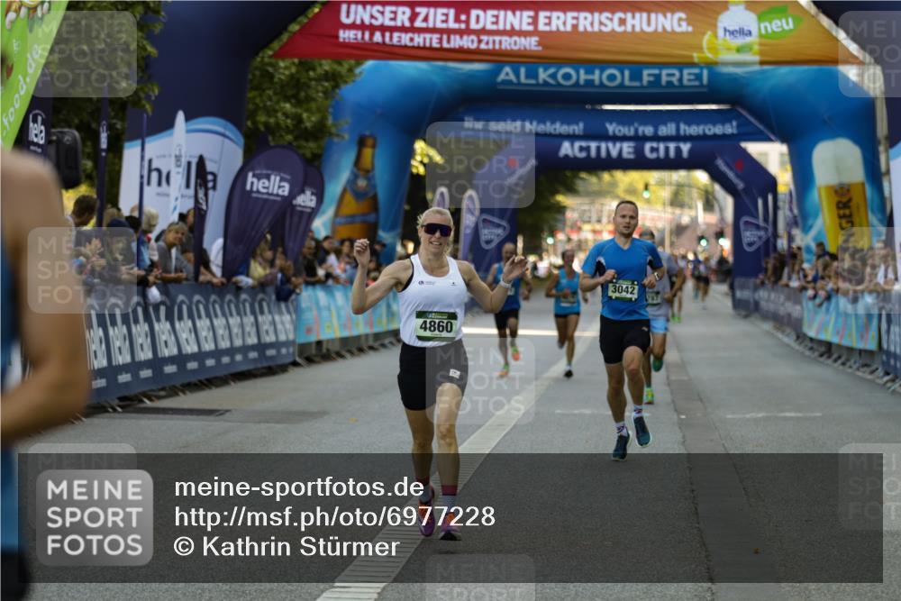 01.09.2024 - BARMER Alsterlauf Kathrin Stürmer Photography http://msf.ph/oto/6977228 01.09.2024 09:40:26 Ziel 3042, 4275, 4787, 4860, 4873, 4978 meine-sportfotos.de