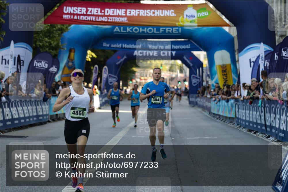 01.09.2024 - BARMER Alsterlauf Kathrin Stürmer Photography http://msf.ph/oto/6977233 01.09.2024 09:40:27 Ziel 3042, 4275, 4787, 4860, 4873, 4978 meine-sportfotos.de