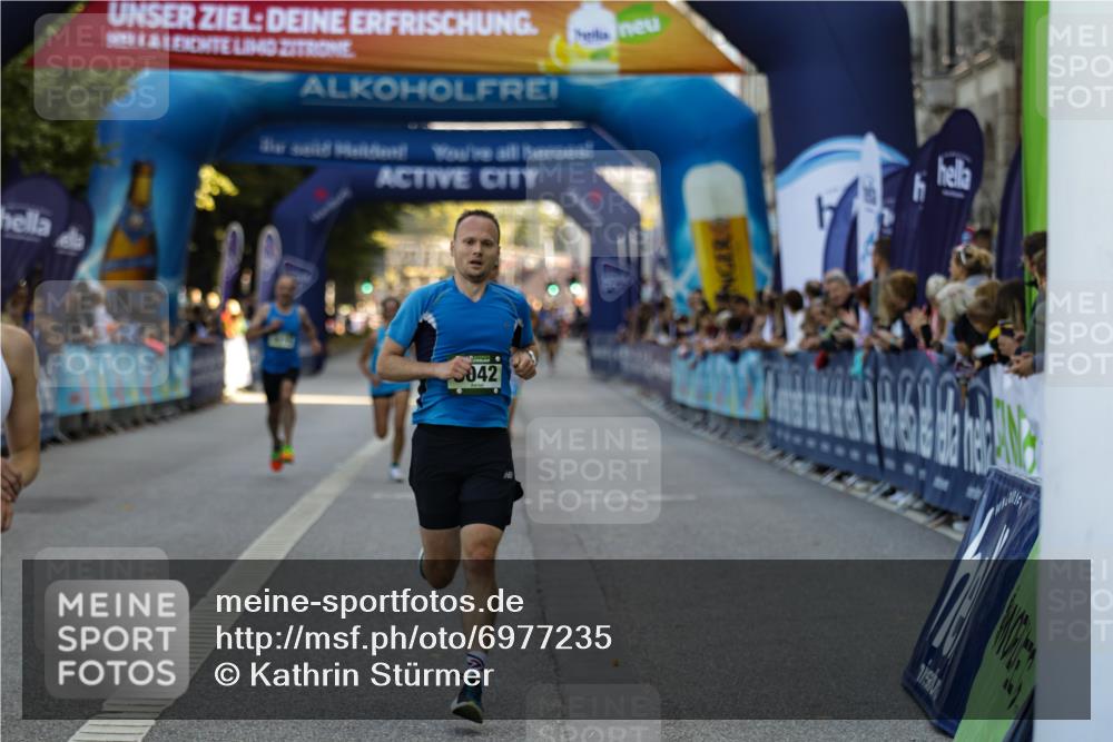 01.09.2024 - BARMER Alsterlauf Kathrin Stürmer Photography http://msf.ph/oto/6977235 01.09.2024 09:40:28 Ziel 3042, 4275, 4787, 4860, 4978 meine-sportfotos.de