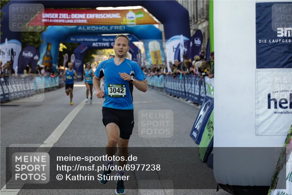 01.09.2024 - BARMER Alsterlauf Kathrin Stürmer Photography http://msf.ph/oto/6977238 01.09.2024 09:40:30 Ziel 3042, 4275, 4787, 4860, 4978 meine-sportfotos.de