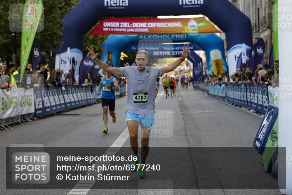 01.09.2024 - BARMER Alsterlauf Kathrin Stürmer Photography http://msf.ph/oto/6977240 01.09.2024 09:40:33 Ziel 3042, 4275, 4787, 4978 meine-sportfotos.de